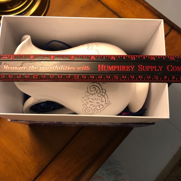 🎁NWOT ceramic pitcher & gift box - Picture 3 of 5
